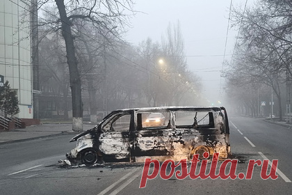 Число погибших во время беспорядков в Казахстане силовиков увеличилось до 18. Число погибших сотрудников силовых структур в Казахстане возросло до 18, сообщили в МВД страны. По данным ведомства, еще 748 полицейских и военнослужащих Национальной гвардии республики получили ранения. Также сообщается о двух погибших во время протестов на юге Казахстана гвардейцах.