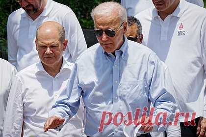 Шольц полетел к Байдену для обсуждения танкового вопроса. Канцлер Германии Олаф Шольц отправился в Вашингтон к президенту США Джо Байдену. Известно, что их беседа пройдет за закрытыми дверями на фоне сообщений о дебатах двух стран по танковому вопросу. Заявления для СМИ будут сделаны лишь на полях события, что возмутило журналистское сообщество Германии.