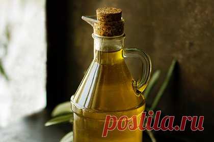 Диетолог развеял миф о превосходстве оливкового масла над подсолнечным. Диетолог Алексей Кабанов рассказал, почему миф о превосходстве оливкового масла над растительным не соответствует действительности. Он отметил, что славу уникального продукта оливковому маслу принесла агрессивная реклама. В действительности в подсолнечном масле содержится не меньше полезных микроэлементов.