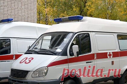 Россиянин насмерть задавил годовалого сына. Прокуратура Московской области организовала проверку по факту гибели годовалого ребенка в Лобне. 12 июля в деревне Аббакумово на территории земельного участка россиянин, двигаясь на автомобиле задним ходом, задавил своего сына 2020 года рождения. В результате ребенок скончался на месте происшествия.