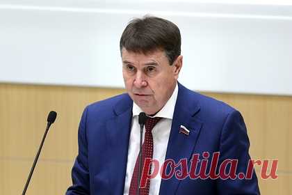 В Совфеде объяснили признание Крыма Белоруссией. Президент Белоруссии Александр Лукашенко принял абсолютно правильное решение, когда признал Крым российским. Об этом заявил член Совета Федерации Сергей Цеков. Он объяснил, что Лукашенко в последнее время ощутил враждебность Украины по отношению к Белоруссии, после чего понял, что к Крыму Киев относится так же.