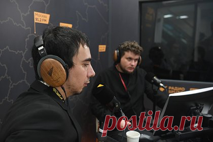 Пранкеры Вован и Лексус разыграли экс-главу МВД Украины Авакова. Пранкеры Вован (Владимир Кузнецов) и Лексус (Алексей Столяров) позвонили экс-главе МВД Украины Арсену Авакову от имени бывшего посла США в России Майкла Макфола. В разговоре с ними бывший украинский министр рассказал о коррупции в стране и предрек украинцам тяжелую зиму.