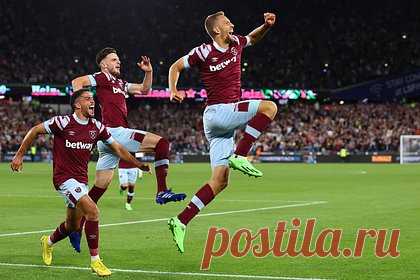 «Спартак» пожаловался в ФИФА на клуб АПЛ. Московский «Спартак» обратился в ФИФА с жалобой на «Вест Хэм», выступающий в АПЛ. Причиной стала невыплата лондонцами части суммы за аренду хавбека красно-белых Алекса Крала. «Нам не платят, мы обращаемся в ФИФА», — заявил гендиректор «Спартака» Евгений Мележиков. Москвичи отдали Крала в аренду летом 2021 года.