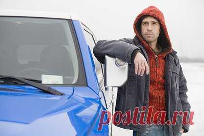 Уехавшего в США лидера «Ногу свело» начали разыскивать за долги. Российского музыканта и лидера группы «Ногу свело» Максима Покровского, переехавшего в США, начали разыскивать в России за долги. Сообщается, что общая сумма задолженности музыканта составляет 139 тысяч рублей, 87 из которых — долг по коммунальным услугам за квартиру, расположенную на северо-западе Москвы.