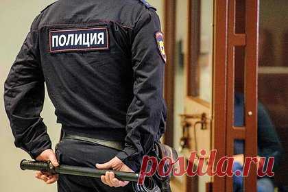 59-летнего россиянина осудили на 15 лет за развращение трех маленьких девочек. В Майкопе суд приговорил к 15 годам лишения свободы 59-летнего местного жителя за развращение трех девочек. Россиянин признан виновным по пункту «б» части 4 статьи 132 («Насильственные действия сексуального характера») УК РФ. По данным ведомства, фигурант совратил соседских девочек, используя их беспомощное состояние.
