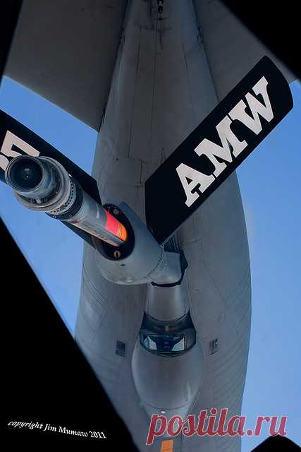KC-135 PERSPECTIVE (Enlarge to see boomer in window) | Flickr