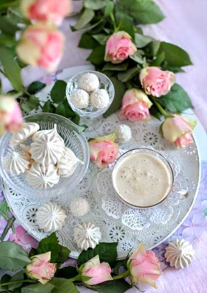 Доброе утро! 
Новый день — новые радости, новые причины для счастья! Пусть хорошее настроение обнимет Вас и не выпускает из своих объятий!