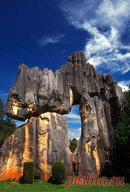danielwamba:
“ Karst (limestone) formation at Shilin (Stone Forest), Yunnan Province, China, Asia
”