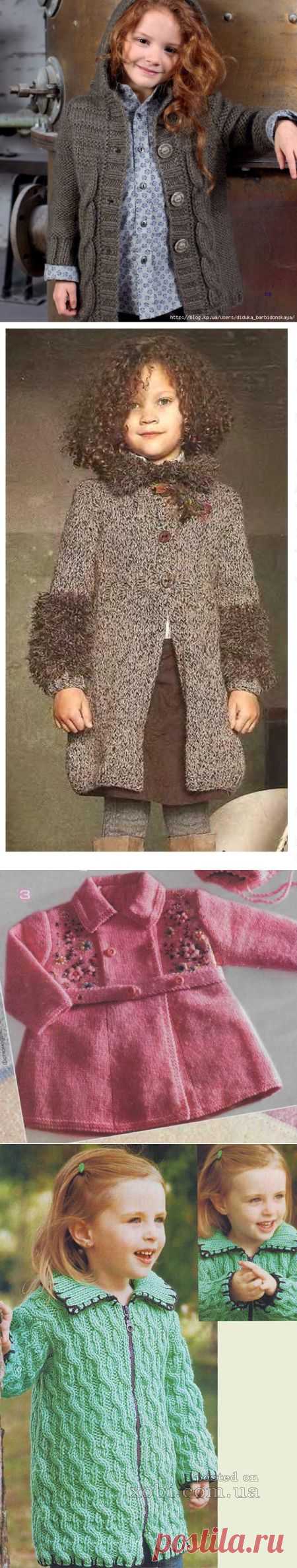 Вязаное пальто для девочки.