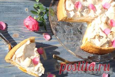 Песочный пирог с творогом и безе - рецепт с фото