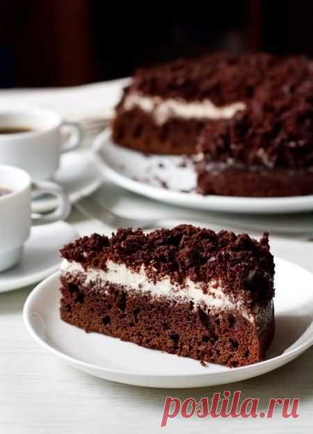 Шоколадно-кофейный пирог со сметанным кремом.