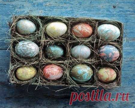 Мраморные пасхальные яйца