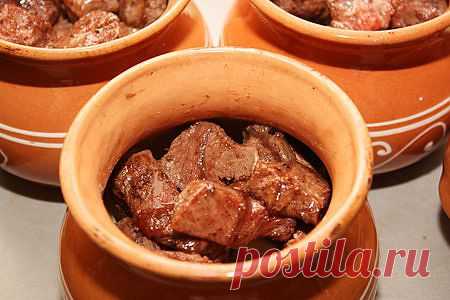 Мясо в горшочках. Рецепты мяса в горшочках. Как правильно приготовить мясо в горшочках. Как приготовить дома мясо в горшочках вкуснее, чем в ресторане - полезные советы кулинаров.