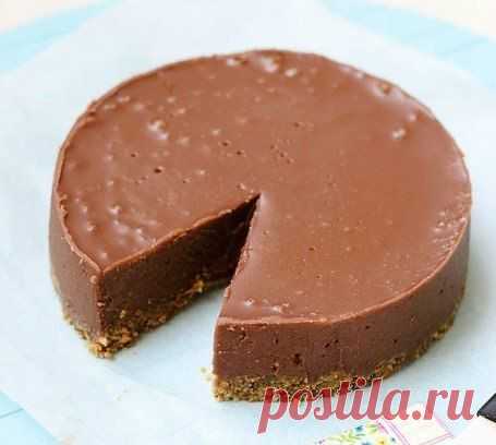 Шоколадно-ореховый торт без выпечки