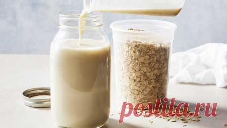 Овсяное молоко, дешевле коровьего! Полезное растительное молоко в домашних условиях Овсяное молоко - как сделать в домашних условиях? Это очень просто, быстро и дешево! Полезное растительное молоко в пост, для веганов и диеты. Очень вкусное молоко к кофе!Ингредиенты (на 600 мл готового молока):  Овсяные отруби (хлопья) - 1 стакан Вода (кипяток) - 4 стакана Соль - 1...