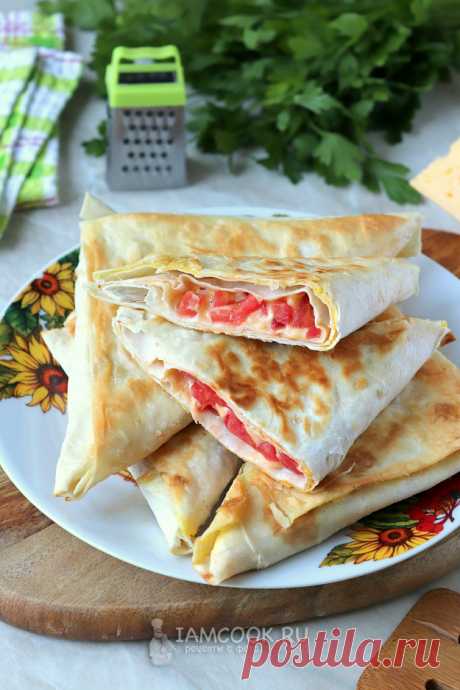 Треугольники из лаваша с сыром и помидорами (на сковороде) — рецепт с фото пошагово