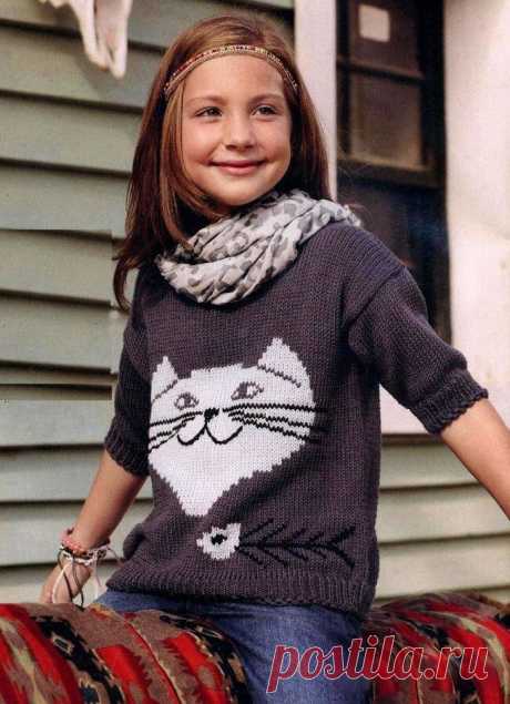 Вязаный спицами пуловер для девочки с аппликацией - Портал рукоделия и моды