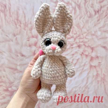 PDF Зайка Малыш крючком. FREE crochet pattern; Аmigurumi animal patterns. Амигуруми схемы и описания на русском. Вязаные игрушки и поделки своими руками #amimore - зайка из плюшевой пряжи, плюшевый заяц, зайчик, кролик, зайчонок, крольчонок.