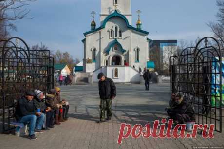 КОГДА НЕТ УЖЕ  НАДЕЖДЫ 
Заговор от любого рака на сорок милостынь. 
На убывающей луне приготовьте сорок милостынь и заговорите каждую из них отдельно от другой, в тот же день вы должны отдать эти милостыни нищим, но не давайте безногим.
 Заговор: 
,,Подай, Господи, моими руками, но Твоими словами, и как мать - земля не боится ни боли, ни хвори, ни щипоты, ни ломоты. ни рака ни щекоты, так бы и моё тело не ныло, ни болело, от едучего рака не скорбело, краснотой не краснело, синевой не синело,