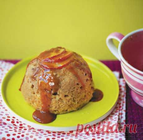 🍎Шарлотка с яблоком и корицей в кружке🍎 Для этого десерта можно использовать самые разные фрукты, но мы выбрали классическую пару: яблоки и корица. Карамельный соус тоже не повредит. Ингредиенты: ✔2 ст. л. мягкого сливочного масла и еще немного для смазывания ✔3 тонких ломтика красного яблока ✔1 среднее яйцо ✔1 ст. л. нежирного молока 1,5–2,5% ✔1 ч. л. экстракта ванили ✔3 ст. л. светло-коричневого сахара ✔4 ст. л. муки с разрыхлителем ✔1 ч. л. молотой корицы ✔3 ст. л. тертого яблока Для…