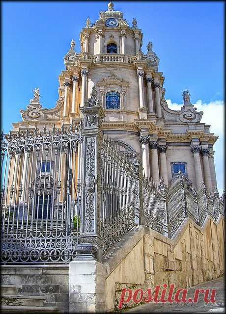 Duomo Ragusa - Sicily | Meluccia приколол(а) это к доске Bellezze di Sicilia