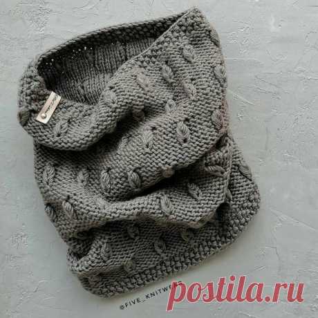 Описание снуда от five_knitwear

Мой снуд связан из #lanagattomidisoft, размер 22 см ширина и 34 см высота. Потребуется 3 мотка. Можно использовать любую пряжу, главное сделать расчеты. 
Итак начнем! 
Спицы 5 мм, вяжем в 2 нити. 
Кратность узора у меня 6 петель. У вас может быть 4.6.8.10 и тд. 
Я набрала 85 петель (84 +1 для смыкания в круг) 
1 - 4 ряд жемчужный узор 
1 ряд 1 лиц 1 изн 
2 ряд 1 изн 1 лиц 
3 ряд как 1 
4 ряд как 2 
5-6 ряд изн петли 
7-10 ряд 1 лиц 5 изн, п...