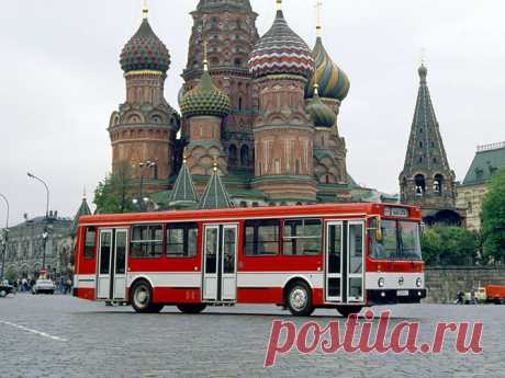 «Модель Ликинского автобусного завода ЛиАЗ 5256 выпускалась с 1986 года на протяжении практически 20 лет. Этот автобус оснащался одним из самых больших двигателей КамАЗ 7408.10 объемом 10 850 см³. » — карточка пользователя lyubov.poklonsckaya в Яндекс.Коллекциях