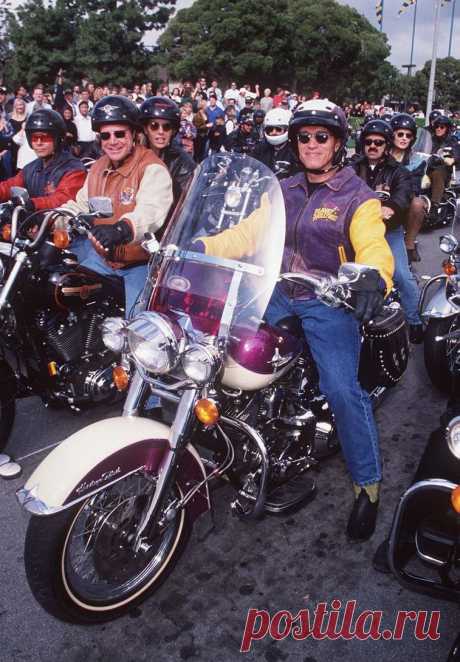 40 ретро-фотографий знаменитостей, которые круто выглядят на мотоциклах