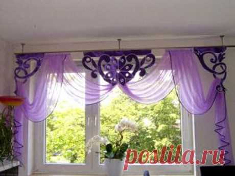 Орнаментные фиолетовые шторы для кухни