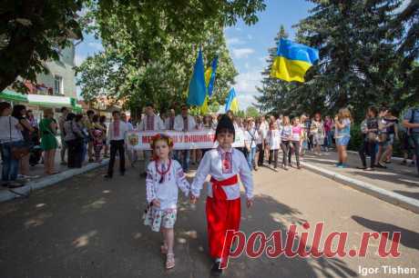 Перший ніжинський Мегамарш у вишиванках. Фото