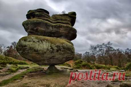 Скала Идола (Северный Йоркшир, Англия) – 200 тонный монолит, балансирующий на крошечной  каменной пирамидке