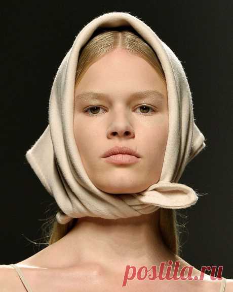 На заметку: пять способов завязывать платок | Мода