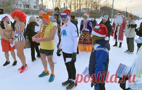 В Архангельске прошел костюмированный забег в честь Старого Нового года. Всего на старт вышли более 50 бегунов, главным условием было наличие карнавального костюма или маски