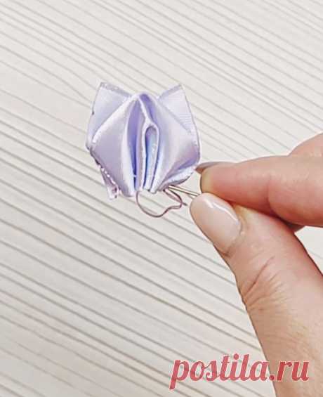 Видео урок: Канзаши Цветок из атласной ленты своими руками