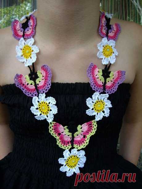 Crochet Necklace...Knitted Jewelry...Handmade Accessory...Butterflies and Daisy…