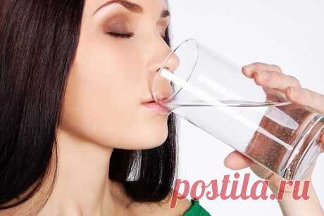 Советы кардиолога: как правильно пить воду в течение дня