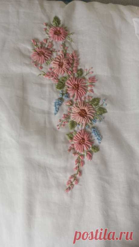 Dies enthält ein Bild von: Pin by mumtz moulana on Brazilian Embroidery by Mumtaz | Brazilian embroidery stitches, Hand embroidery patterns, Hand embroidery patterns flowers