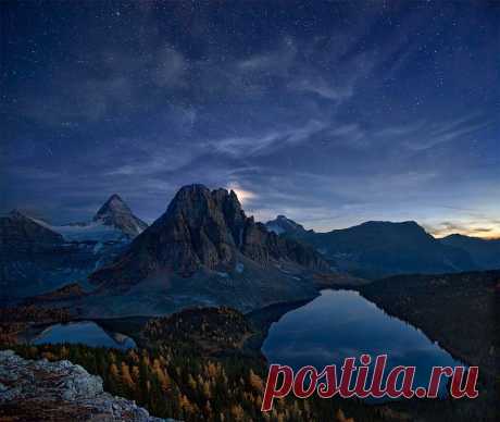 Канада. Звездная ночь на горе Assiniboine