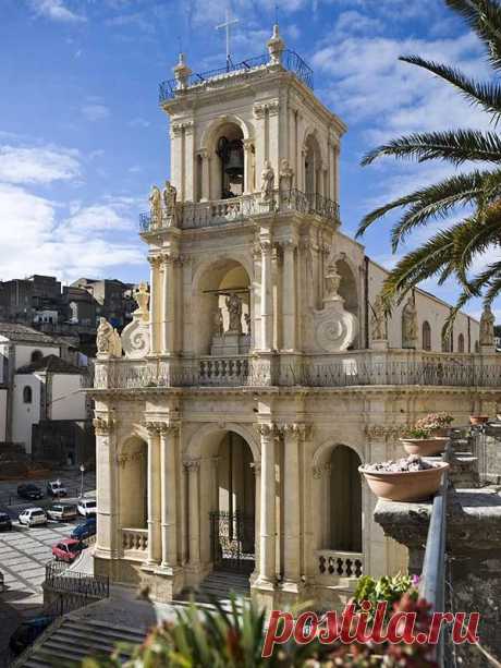 Visit Noto Valley in Sicily. These eight towns in south-eastern Sicily are: Caltagirone, Militello Val di Catania, Catania, Modica, Noto, Palazzolo, Ragusa and Scicli, were all rebuilt after 1693 on or beside towns existing at the time of the earthquake which took place in that year.  | Friendly-Hotels.com приколол(а) это к доске Best Sicily Attractions |…