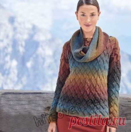 Пуловер плетеным узором - Хитсовет Модная модель женского пуловера плетеным узором из пряжи секционного крашения и шарф-петля со схемой и бесплатным пошаговым описанием.