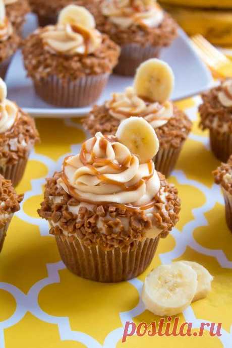 Banana Caramel Cupcakes with Caramel Cream Cheese Frosting