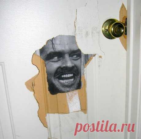 «Сосед наконец „починил“ дверь в ванную». 27 фото о том, что сосед по комнате — худший враг и лучший друг в одном лице