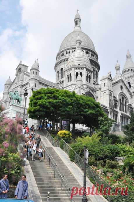 Basilique du Sacre Coeur, Paris. Walked those stairs, too (though I did take the funicular up).  |  Pinterest