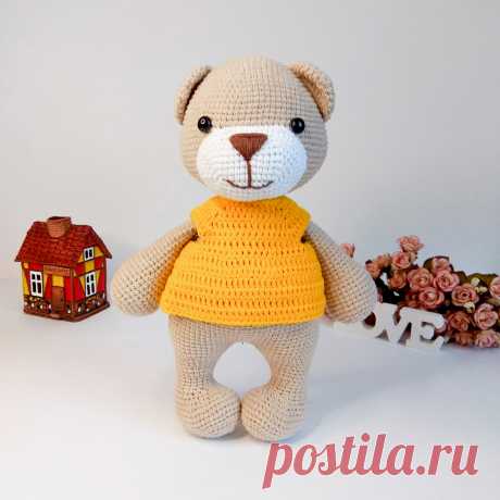 PDF Милый мишка крючком. FREE crochet pattern; Аmigurumi animal patterns. Амигуруми схемы и описания на русском. Вязаные игрушки и поделки своими руками #amimore - медведь, медвежонок, мишка в футболке.