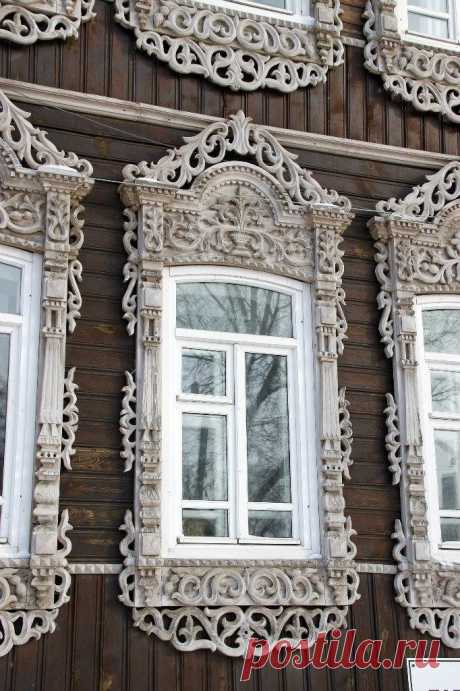 Деревянное кружево — тончайшая резьба, украшающая дома XIX века на улицах Томска.