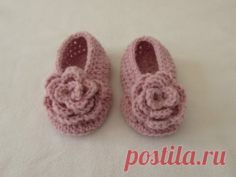 How to crochet children's rose shoes / booties / slippers
