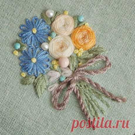 *花束をもうひとつ
*
*
*
インカローズ
ターコイズ
淡水パールを飾って
*
*
*
*
*
*
*
*
#花束#薔薇 #embroidery#手刺繍 #Bouquet #刺繍#DMCembroidery #パール #dmcthreads #刺繍ブローチ#天然石 #em_hm #ヴィンテージ #フランス刺繍#作り手#カラフル#vintage #アトリエアオ #ジュエル刺繍 #atelierao #刺繍教室#needlework#ブローチ #stickerei  #MayuKashimoto #薔薇の花束 #broderie#вышивка #flowerdesign