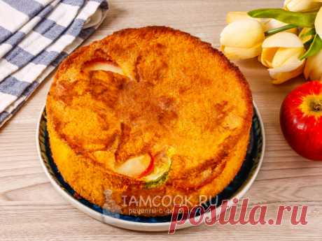 Пирог с кабачками и яблоками — рецепт с фото Румяная выпечка создается за 35 минут. Нарезки кабачка и яблока сначала карамелизируются, а затем выкладываются в тесто и запекаются.