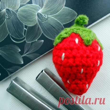 Photo by Вязаные игрушки. Амигуруми. МК on April 12, 2021. May be an image of strawberry and indoor.