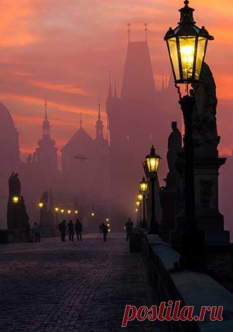 At Pre-Night Charles Bridge, Prague Czech Republic  |  Pinterest: инструмент для поиска и хранения интересных идей